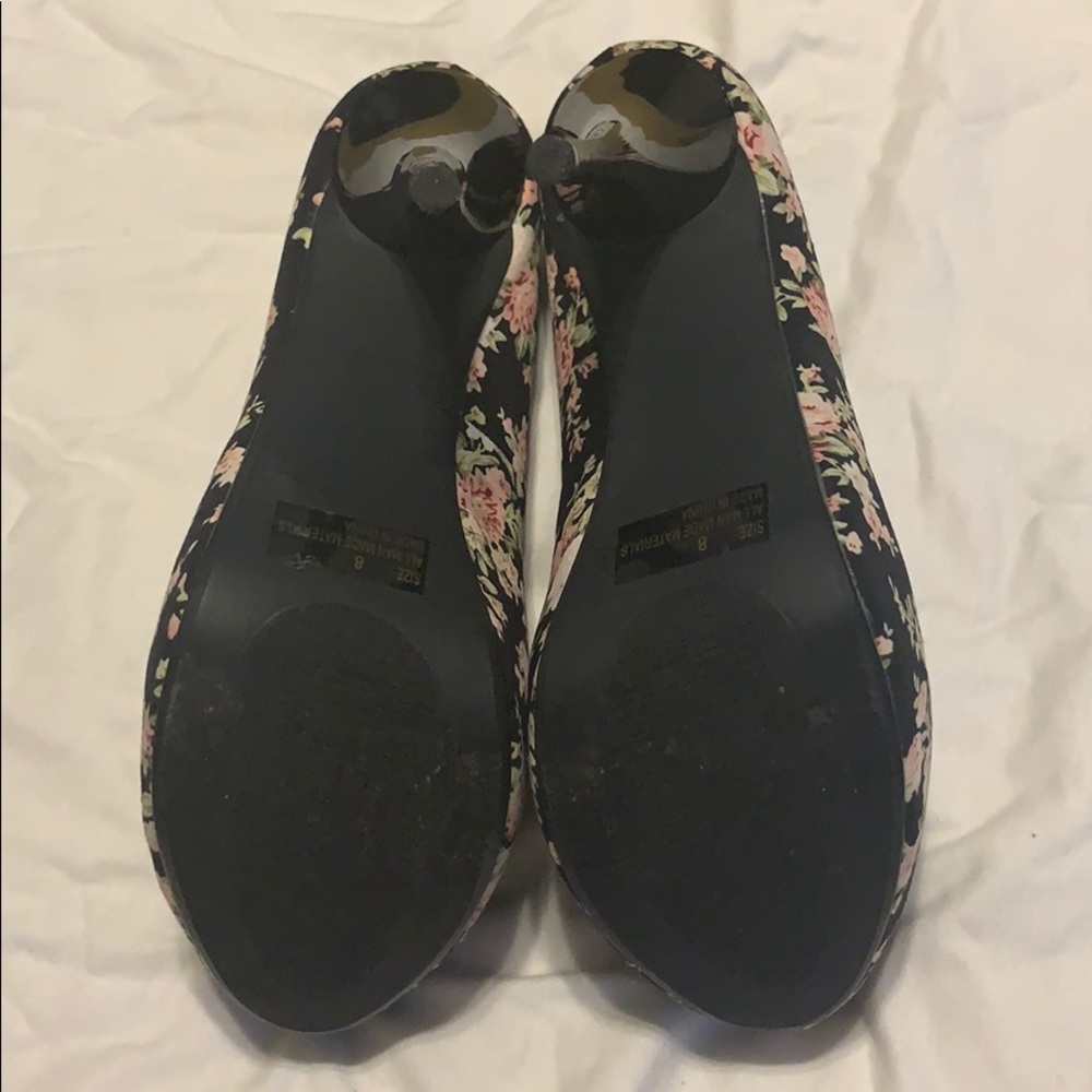 Heels - Picture 2 of 3